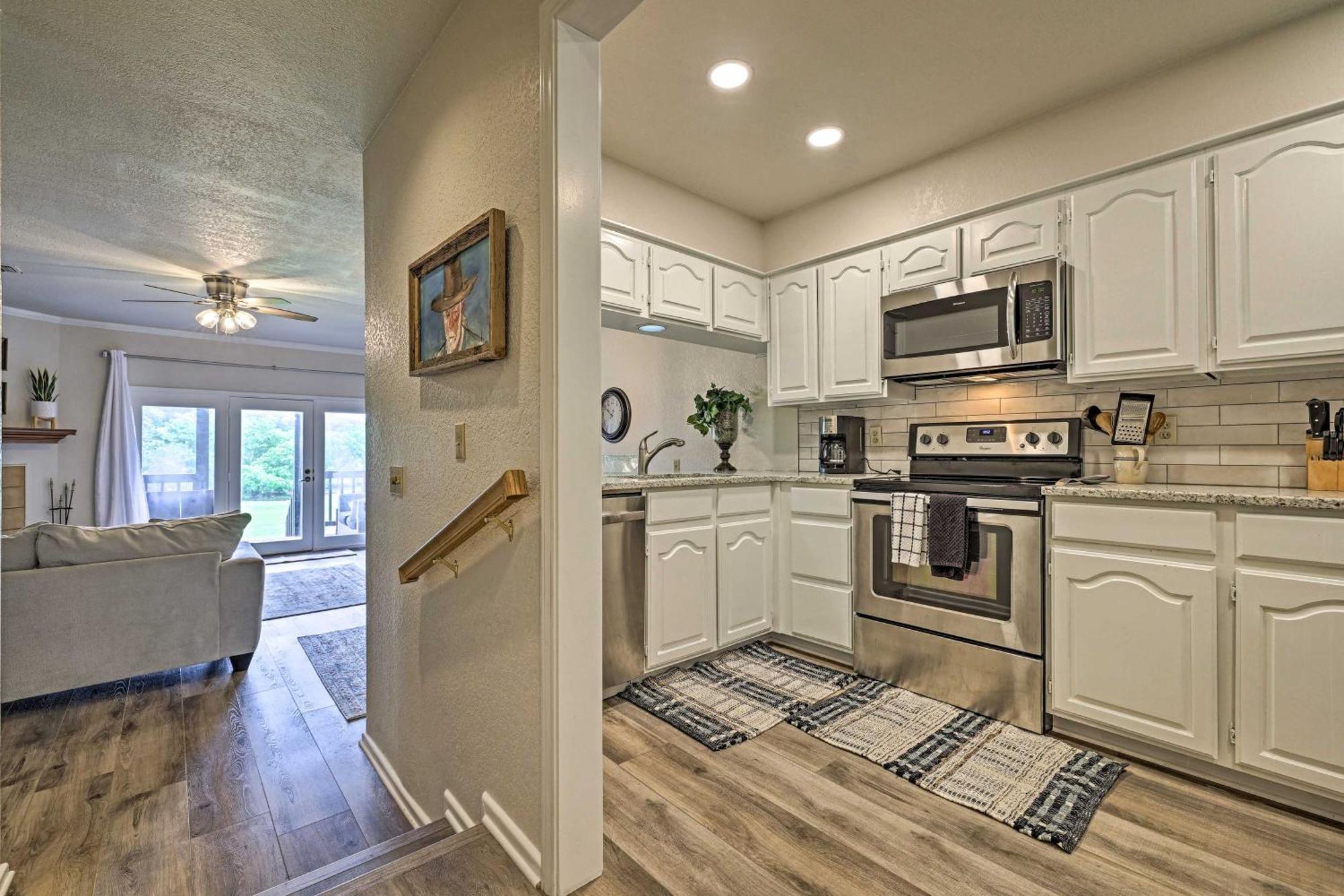 Modern Lakeside Golf Course Retreat With Deck! Canyon Lake Exterior photo